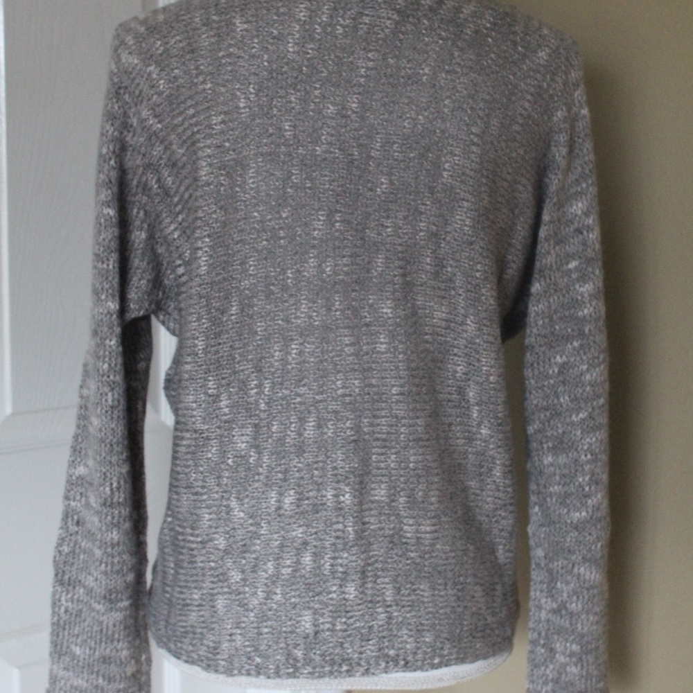Grey 3/4 Open Sleeve Sweater. - Picture 5 of 6